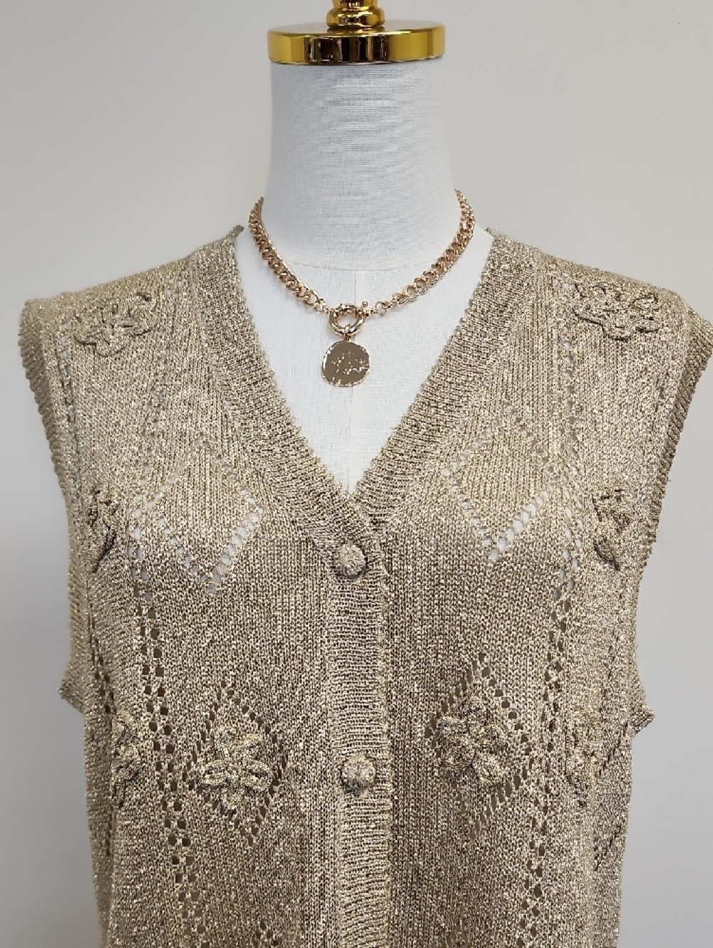 Cricket Lane Beige Knit Button Front Sweater Vest Size Medium - Picture 2 of 11